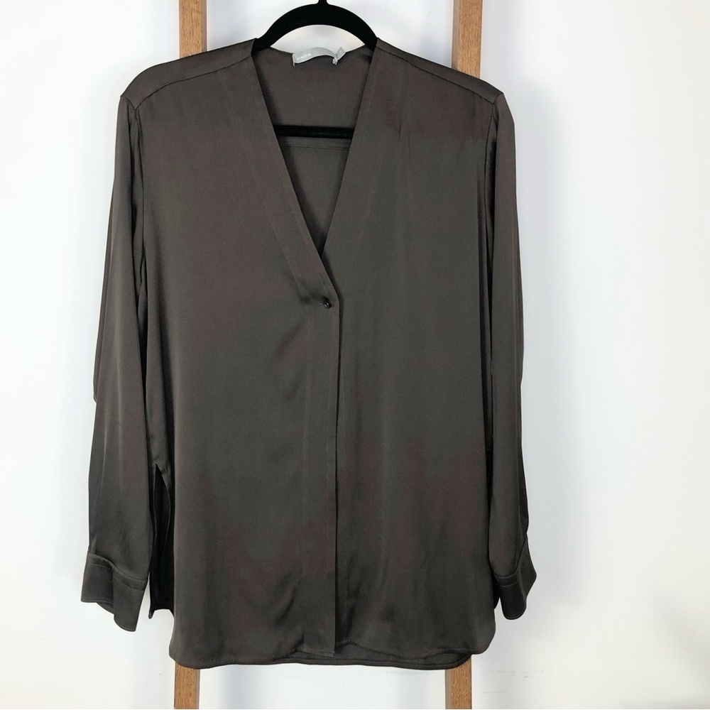 𝅺Vince Brown Silk long sleeve V neck blouse M
